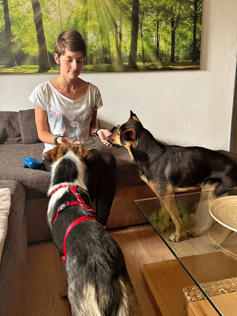 Sonja Dänzer von Muthund beim bedürfnisorientierten Hundetraining mit Signalen